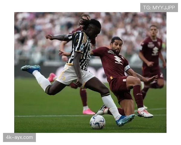 都灵队训练课开放，主教练展示针对尤文图斯边锋的特定盯人演练